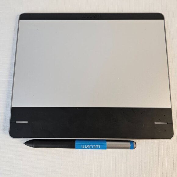 Wacom CTL-480 Intuos Small Creative Pen & Touch Tablet - Picture 2 of 5